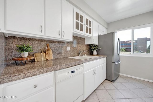 12955 Riverside Drive 307, Sherman Oaks, CA 91423