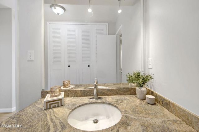 12955 Riverside Drive 307, Sherman Oaks, CA 91423