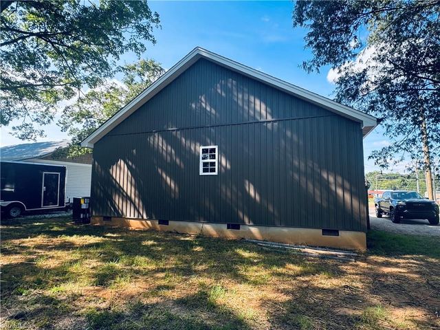 733 2nd Rainbow Street, Lexington, NC 27295