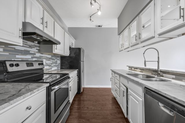 907 Churchill Xing Unit 907, Madison, TN 37115