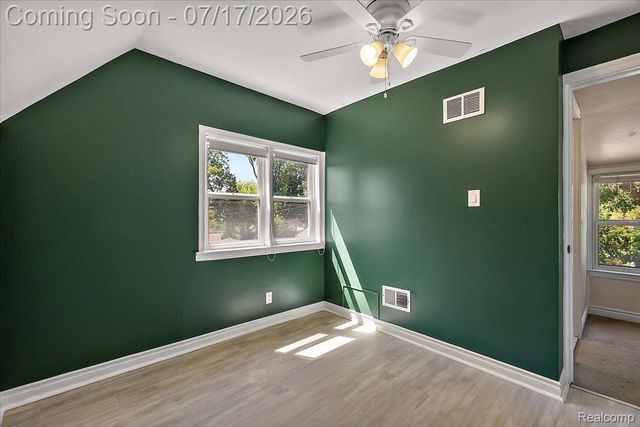 676 W Coy Avenue, Hazel Park, MI 48030