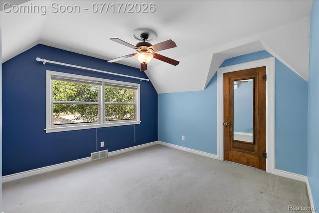 676 W Coy Avenue, Hazel Park, MI 48030