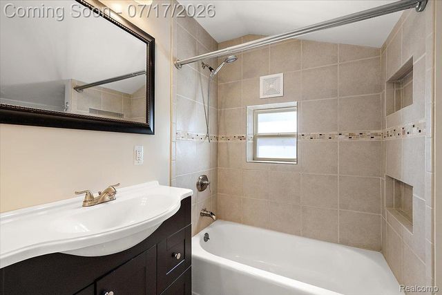 676 W Coy Avenue, Hazel Park, MI 48030