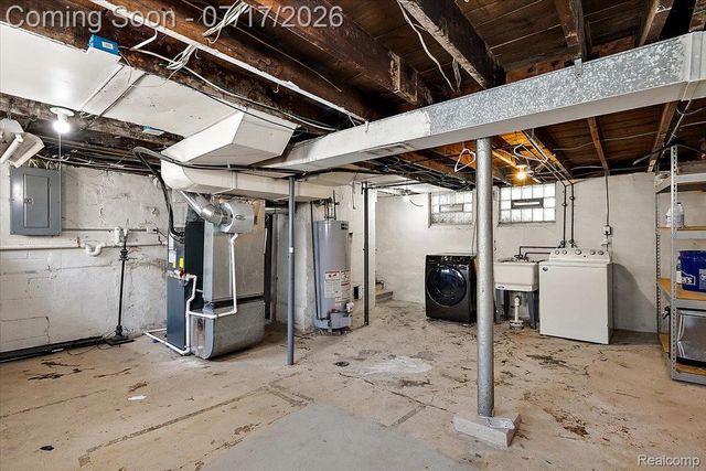 676 W Coy Avenue, Hazel Park, MI 48030