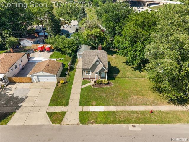 676 W Coy Avenue, Hazel Park, MI 48030