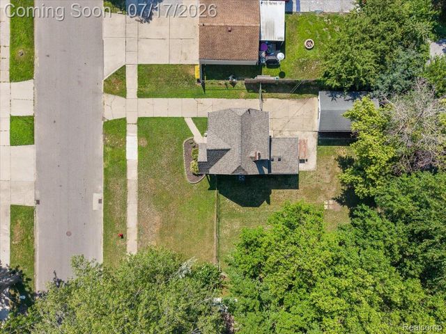 676 W Coy Avenue, Hazel Park, MI 48030