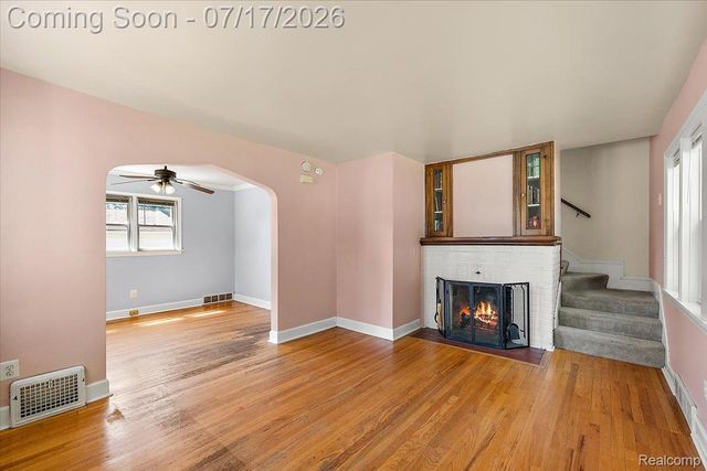 676 W Coy Avenue, Hazel Park, MI 48030
