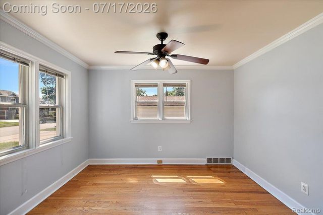 676 W Coy Avenue, Hazel Park, MI 48030