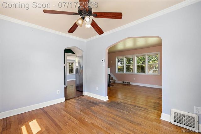 676 W Coy Avenue, Hazel Park, MI 48030