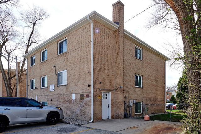 8805 Dee Road GN, Des Plaines, IL 60016