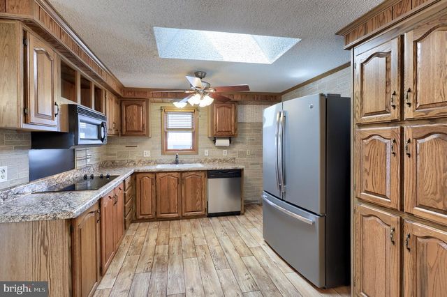 17 ASPEN DR, Manheim, PA 17545