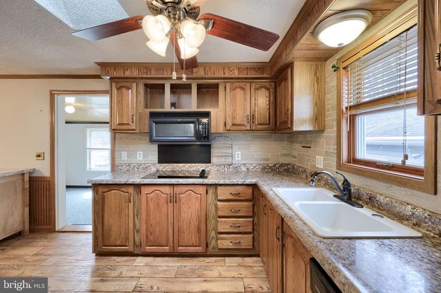 17 ASPEN DR, Manheim, PA 17545