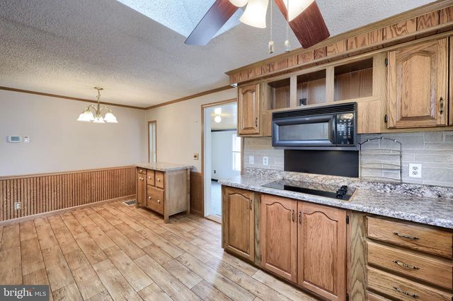 17 ASPEN DR, Manheim, PA 17545