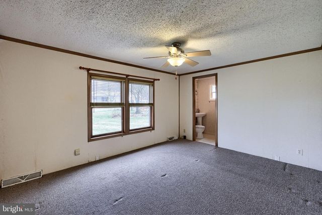 17 ASPEN DR, Manheim, PA 17545