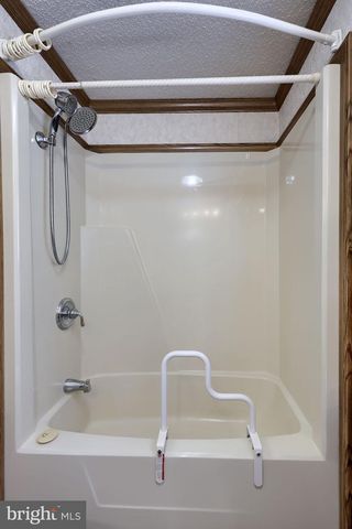 17 ASPEN DR, Manheim, PA 17545