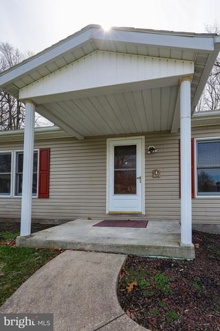 17 ASPEN DR, Manheim, PA 17545