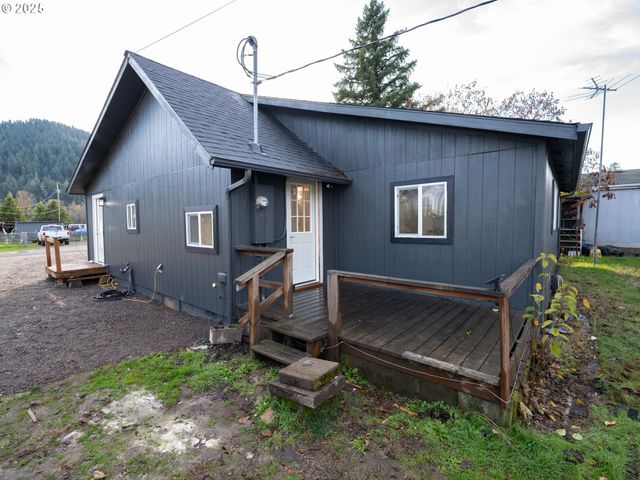47875 ELGIN Ave, Oakridge, OR 97463