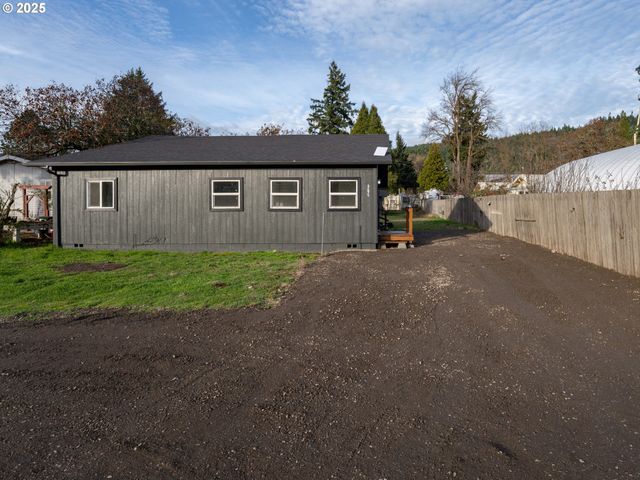 47875 ELGIN Ave, Oakridge, OR 97463