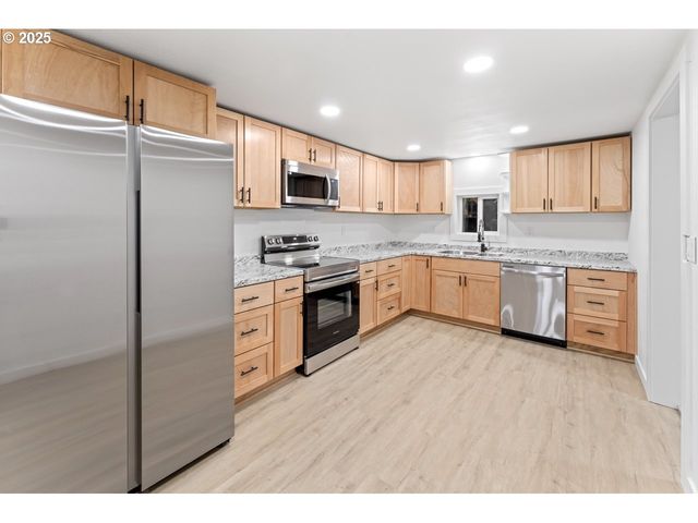 47875 ELGIN Ave, Oakridge, OR 97463