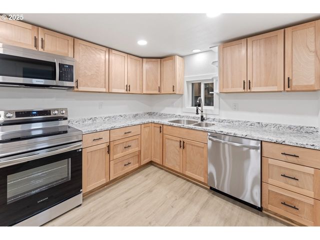 47875 ELGIN Ave, Oakridge, OR 97463