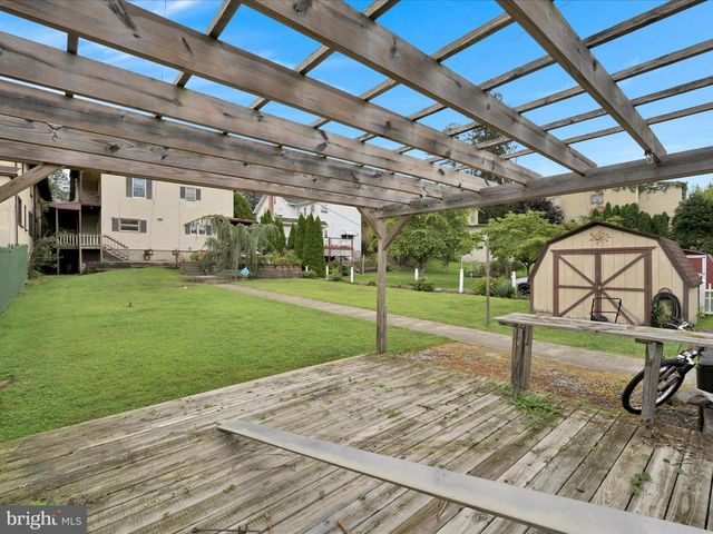 227 S TULPEHOCKEN ST, Pine Grove, PA 17963