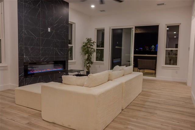 2804 Guymon Street, Dallas, TX 75212