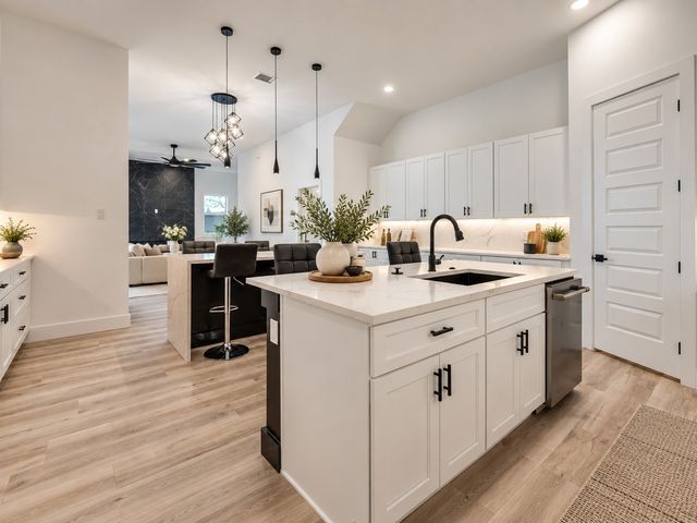 2804 Guymon Street, Dallas, TX 75212