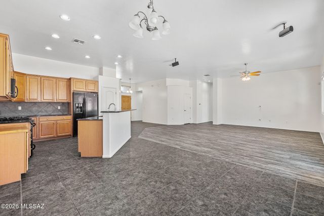 1053 S Seldon Place, Vail, AZ 85641