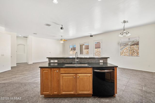 1053 S Seldon Place, Vail, AZ 85641