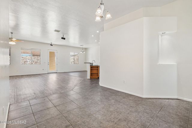 1053 S Seldon Place, Vail, AZ 85641