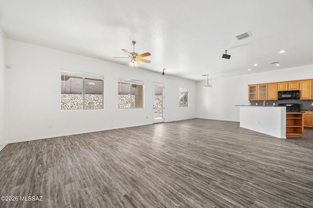 1053 S Seldon Place, Vail, AZ 85641