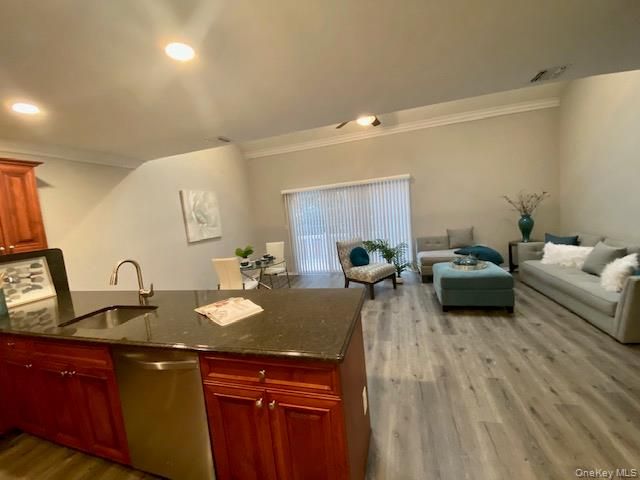 40 Neal 40, Setauket, NY 11733
