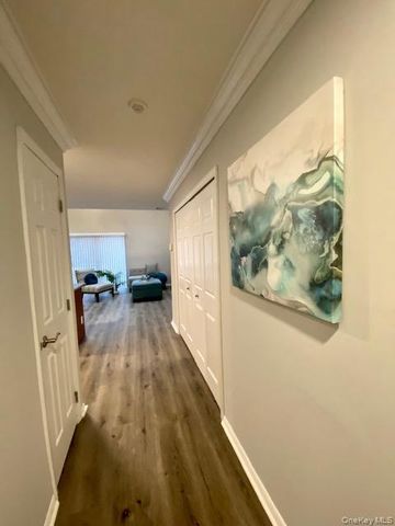 40 Neal 40, Setauket, NY 11733