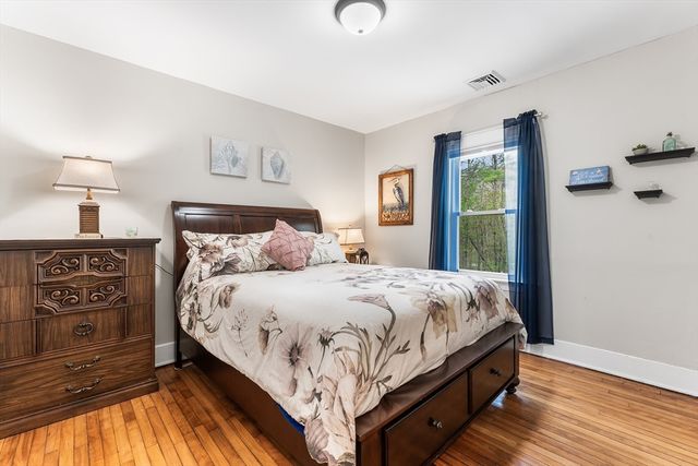 230 Southbridge Rd, Charlton, MA 01507