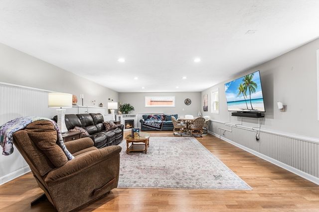 230 Southbridge Rd, Charlton, MA 01507