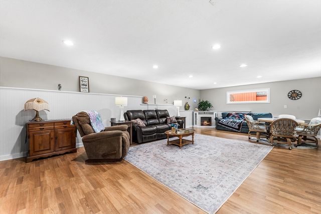 230 Southbridge Rd, Charlton, MA 01507
