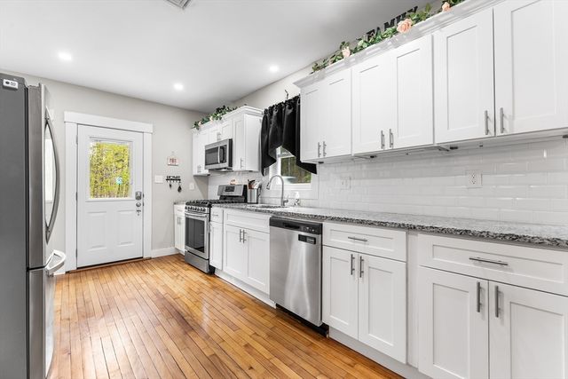 230 Southbridge Rd, Charlton, MA 01507