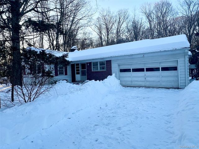 35 Sandi Drive, Poughkeepsie, NY 12603