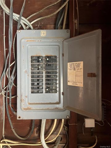 35 Sandi Drive, Poughkeepsie, NY 12603