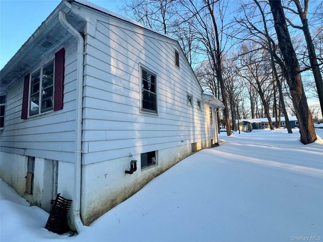 35 Sandi Drive, Poughkeepsie, NY 12603