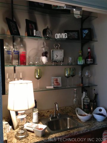 5521 E 51st Street 8-B, Tulsa, OK 74135