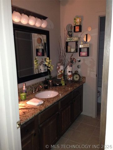 5521 E 51st Street 8-B, Tulsa, OK 74135