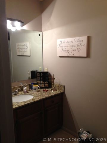 5521 E 51st Street 8-B, Tulsa, OK 74135