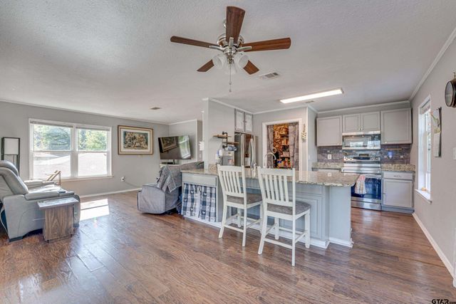 261 Harbor Dr, Gun Barrel City, TX 75156