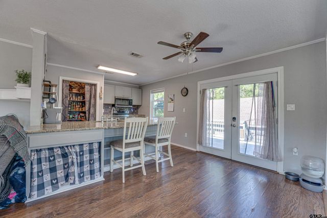 261 Harbor Dr, Gun Barrel City, TX 75156