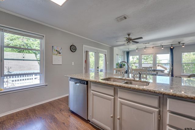 261 Harbor Dr, Gun Barrel City, TX 75156