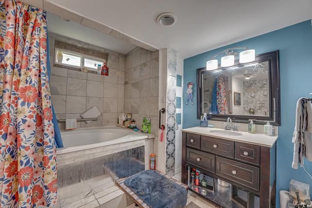 261 Harbor Dr, Gun Barrel City, TX 75156