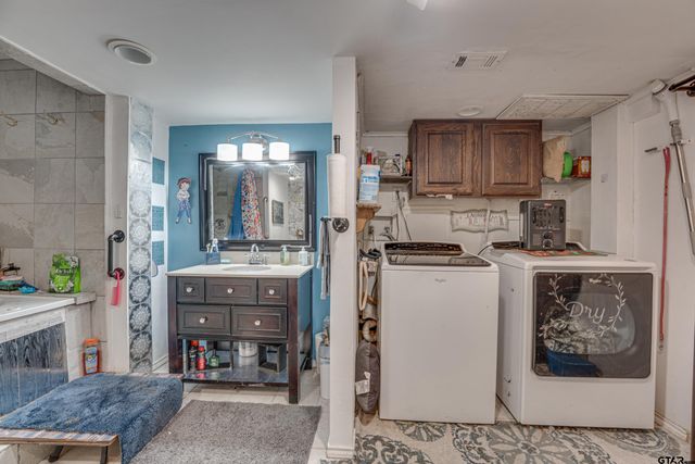 261 Harbor Dr, Gun Barrel City, TX 75156