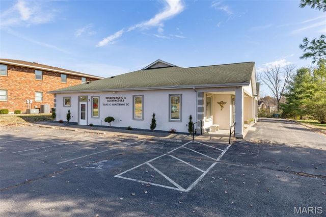 160 Westmount Drive, Farmington, MO 63640