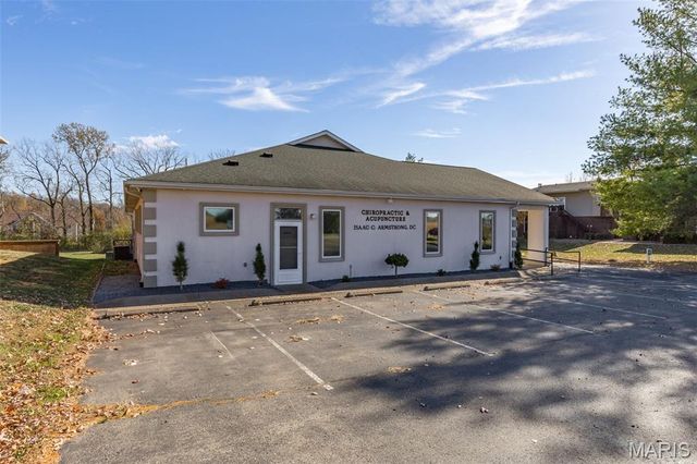 160 Westmount Drive, Farmington, MO 63640